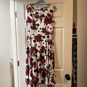 Hearts and roses women’s white sleeveless dress with red roses. NWT. Size L.